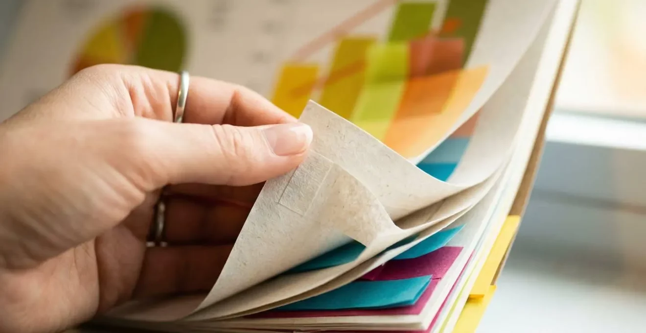 Dashboard de suivi de performance SEO montrant l'évolution du trafic après mise à jour de contenu